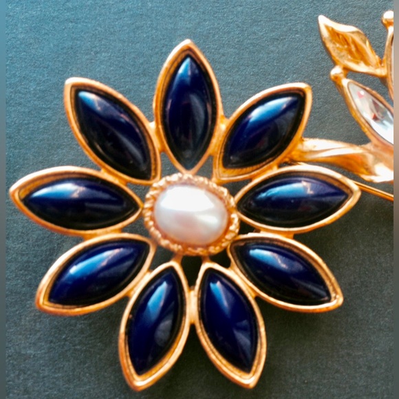 Christian Lacroix Vintage flower pin brooch NWT. Rare Original BOX - Picture 2 of 6